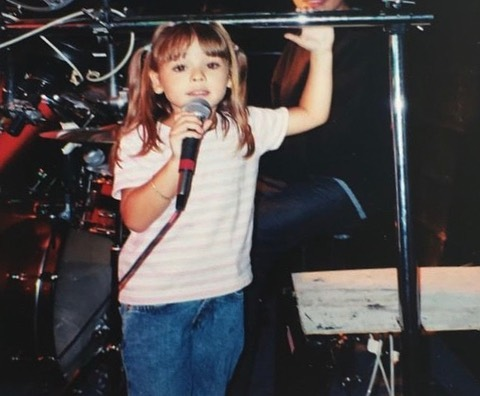 abcsoysuizo's tweet photo. Una niña estrella de televisión que se convirtió en la mayor exponente del pop mexicano. @dannapaola https://t.co/1cpGbjJYfL