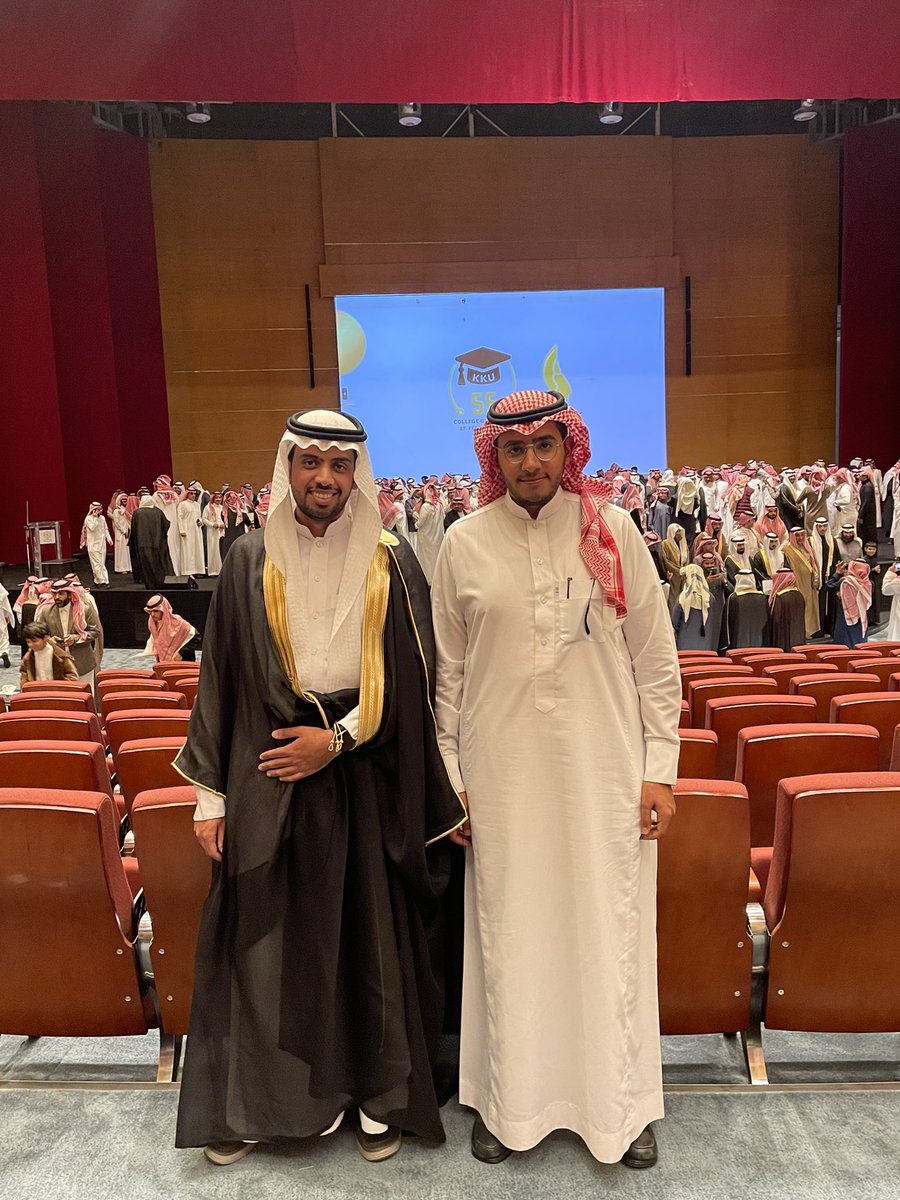 osamah0852's tweet photo. شعور الفخر والسعاده وانا اشُوف اخوي وعزوتي وسندي خريج 🤍😭. 

الف الف الف مبرووك تخرجك يا دكتور عبدالله وعقبال المناصب العليا يارب 😍♥️♥️♥️. https://t.co/vMdJlNu6g3