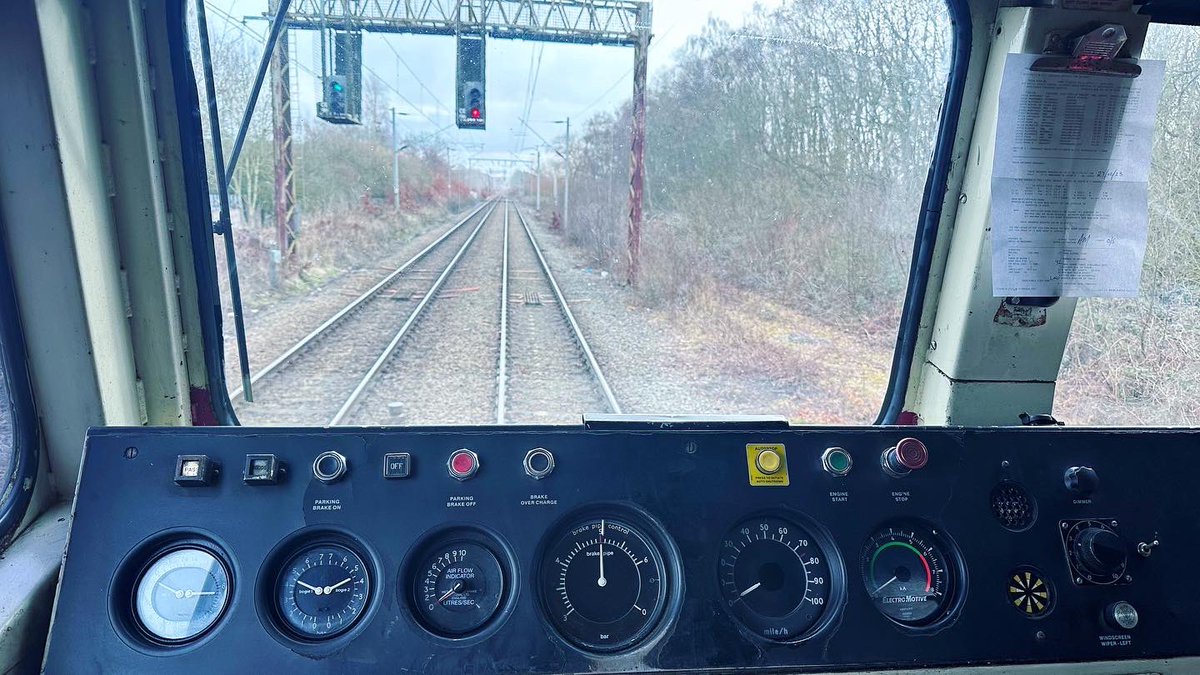 Today was my first day of handling and it was truly amazing! Drove 66151 and did a run to and from Stoke-On-Trent Marcroft. Bring on tomorrow! 😍 

#TrainDriver #FreightDriver #Driver #Train #Female #FemaleDriver #WomenInRail #Rail #Railway #Railways