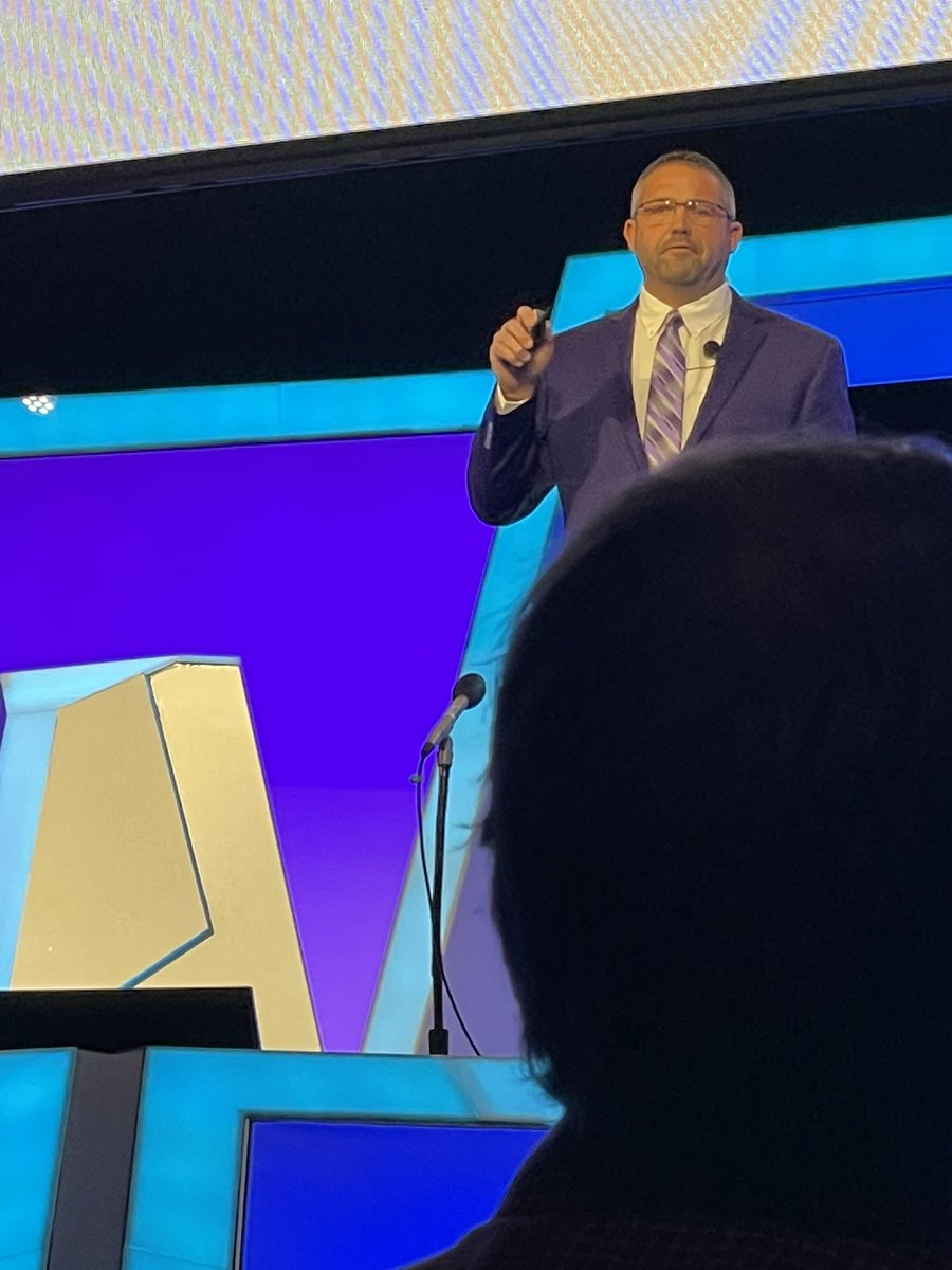 CoachgregChip's tweet image. Say it for the people in the back “catch people doing good things, catch people doing the right things,and promote the heck out of them” @todd_winfrey #coachesSummit @THSCAcoaches