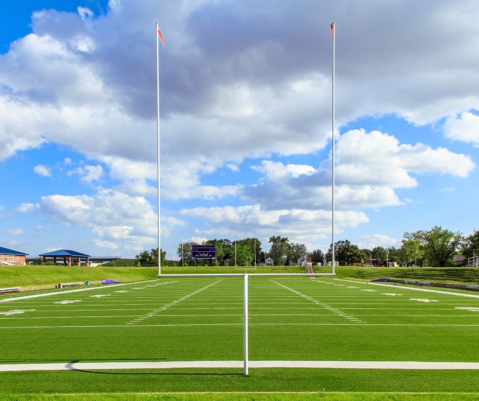 VUMCchildren's tweet photo. Sending or reading a text takes your eyes off the road for 5 secs. At 55 mph, that's like driving the length of a football field with your eyes closed. #dontdrivedistracted #BeInTheZone @VUMCpedsSafety @InjuryFreeKids @SKWAdvocate @Ford @PilotFlyingJ https://t.co/6Z5NFPLwUW