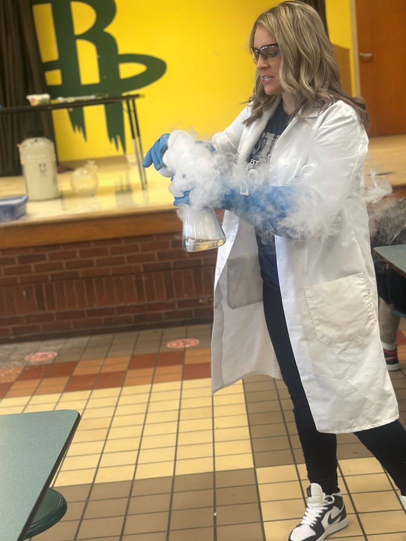 AlabamaAchieves's tweet photo. #SchoolHighlight Students at Southlawn Middle School recently had an exciting visit from the Southern Research Laboratory Outreach Program for a STEM show! 🧪
📸 : Montgomery Alabama Public Schools - Official Site https://t.co/WeWesj5UZ9