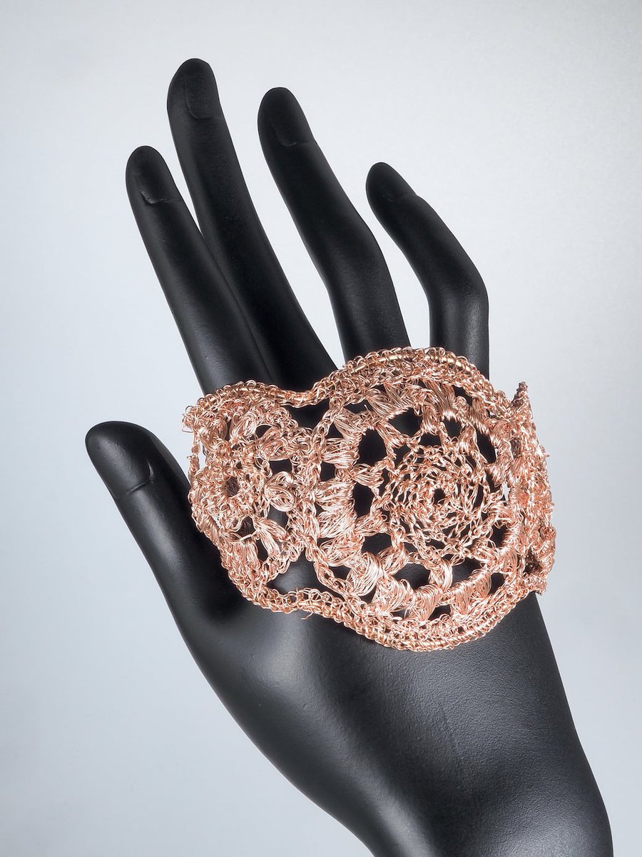 TurchesiaJewels's tweet photo. altro per voi , spero vi piacciano, sono tutti fatti a mano con diverse tecniche: uncinetto, bastoncino portante, 
sono fili di rame placcatoi in oro, argento oppure oro rosa https://t.co/Z3fgX1Zb9q