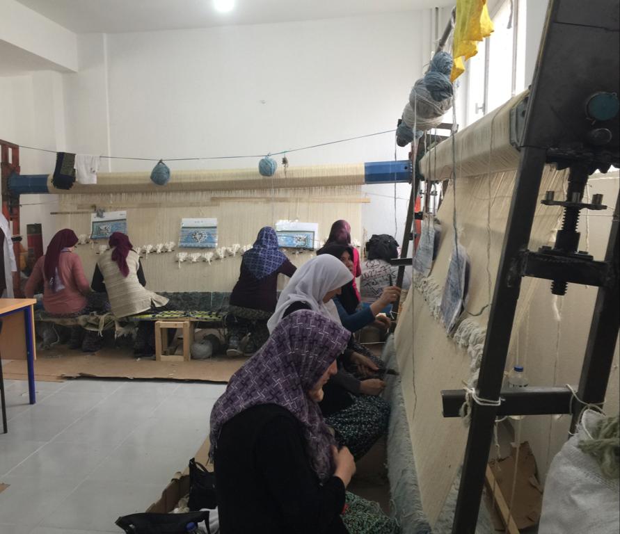 simavhalkegitim's tweet photo. Simav Halk Eğitimi Merkezi olarak Meslek edindirme kurslarımızdan Halıcılık kursumuz başladı.Tüketen toplum değil üreten topluma ihtiyaç var.
@simavmem43 @kutahyamem @halilaktay35 https://t.co/JtpWlAyV4D