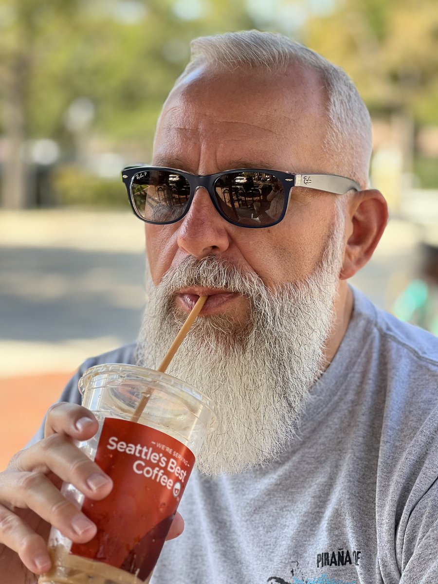 Garry_Fuller's tweet photo. In holiday mode, people watching in Miami Lakes before boarding the ship… 🏝️🛳️🏝️😎#cruisetravel #cruise #princesscruises #lgbt #LGBTQ #gaytravel #gaycruise https://t.co/G1gO2L01DF