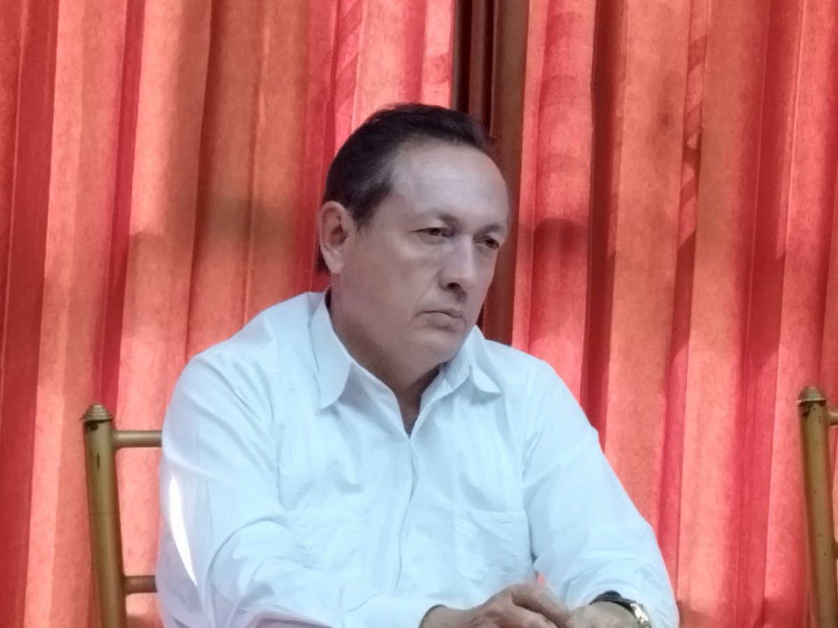 GoberElOro's tweet photo. #Machala | El gobernador Fernando Apolo @AbgApolo mantuvo una reunión de trabajo con dirigentes de comerciantes del cantón Machala.

Varios compromisos asumidos:
*Seguridad
*Brigadas médicas y
*Capacitación crediticia.

#GobiernoDelEcuador.

@LassoGuillermo 
@henrycucalon https://t.co/4L0cbtiguI