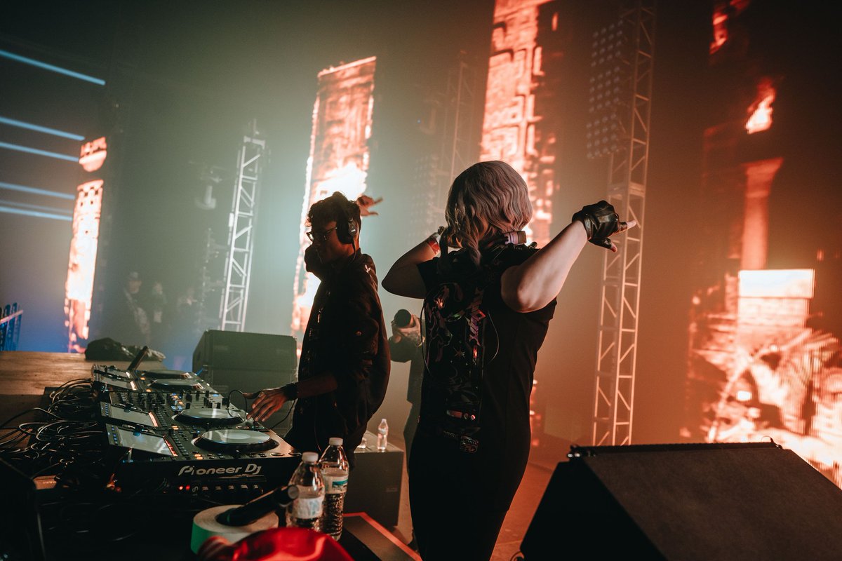 It was an amazing weekend filled with many memories. <a href="/keiji_one/">Keiji</a> got me started on my journey and it was an honor getting to play with him at Wasteland. Happy anniversary <a href="/bassconmassive/">Basscon</a> 💜