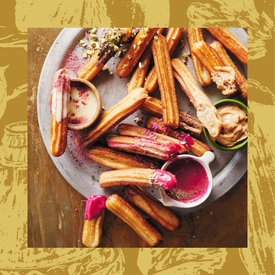 Churros ❤️

Heb je handigheid gekregen in het maken van churros? Spuit ze dan rechtstreeks boven het vet en knip ze af. Zo doe ik het vaak, maar wel oppassen voor gespetter. Toch beter de bovenstaande variant misschien – ah, aan jou de keus!