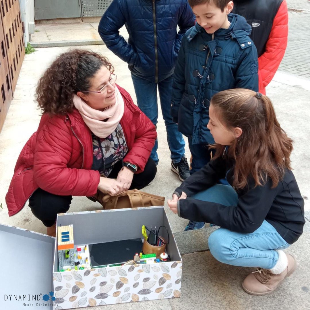 DynamindMD's tweet photo. Aquest dissabte passat, vam anar a acompanyar a l'equip #ValdelorsSTEAM de l'Escola #Valdelors a la #FLLTgn23.
Molt bona feina a tots/es els membres de l'equip, ho vau fer super bé! 💙
ENHORABONA!
#Programació #STEAM #Dynamind #Robòtica #FLL #FLLJunior https://t.co/4gk6pQMFkR