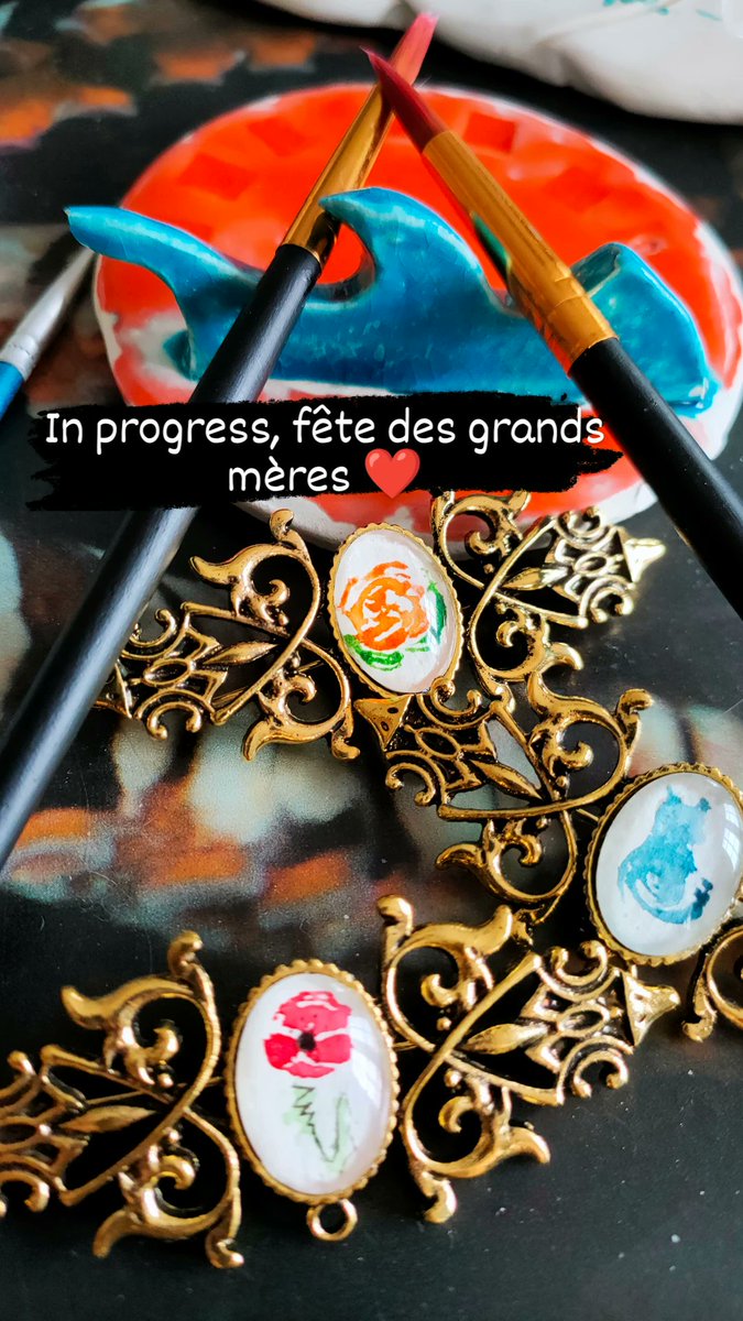 Petitmondedeve1's tweet photo. Surprenez votre #grandmere avec nos #bijouxpoétiques #handmade #faitmain #unique #coloretonfil #ideecadeau #consommerlocal #personnalisation #cotedazurfrance #frenchriviera #cotedazur #paperaddict #cabochon #aquarelle #creation https://t.co/HZclw4dLYN