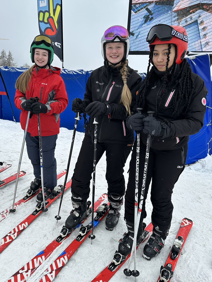 ATS_Skiing's tweet image. Beginners groups did amazingly well today, confidence is high ready for tomorrow @ArchbishopTemp @InterskiSchools #learntoski #skischool #amazing