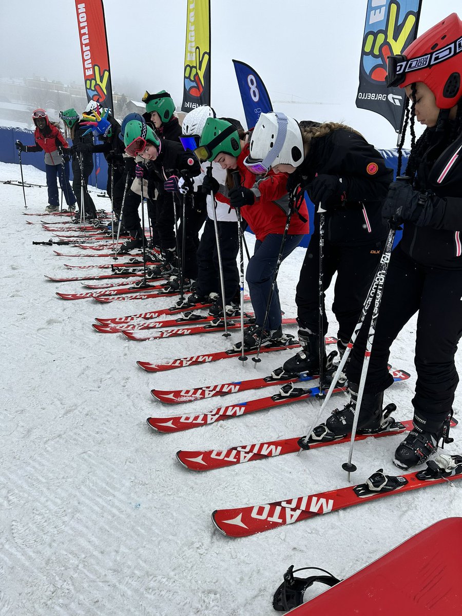ATS_Skiing's tweet image. Beginners groups did amazingly well today, confidence is high ready for tomorrow @ArchbishopTemp @InterskiSchools #learntoski #skischool #amazing