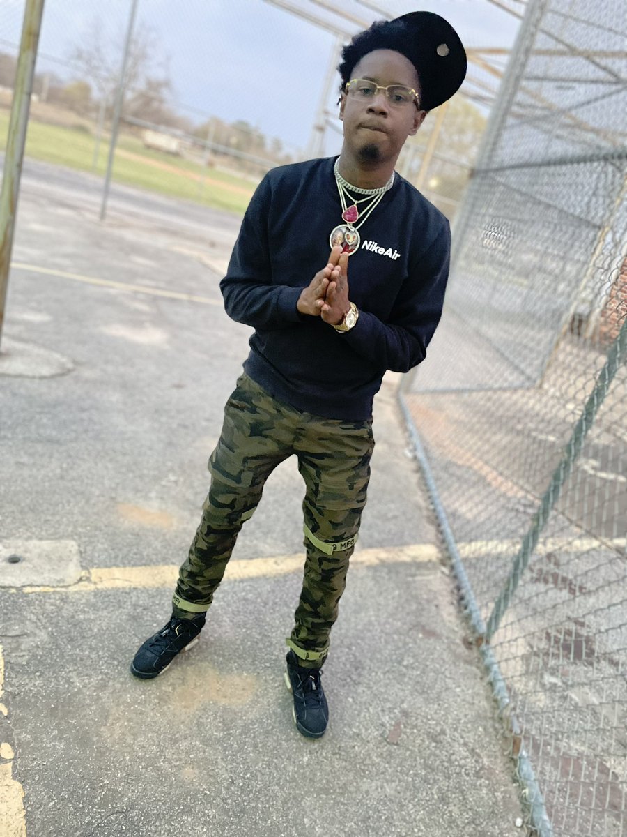 YoBarberGlizz's tweet photo. Might Stuff Me AⓂ️ In Some Big Gibeau’s 🦈💵

T H E⚡️
B L A C K🎱
R O S E🥀 https://t.co/mZE0jRVgw8