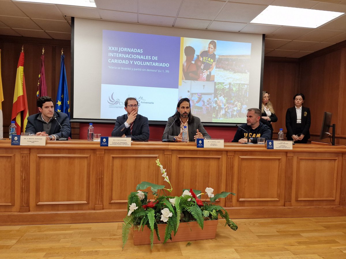 UCAM's tweet photo. 📸 Cirugía Solidaria, @WORLDPROJECTONG y @bomberosunidos han mostrado esta tarde su labor en las XXII Jornadas Internacionales de Caridad y Voluntariado https://t.co/cXsq32lfke