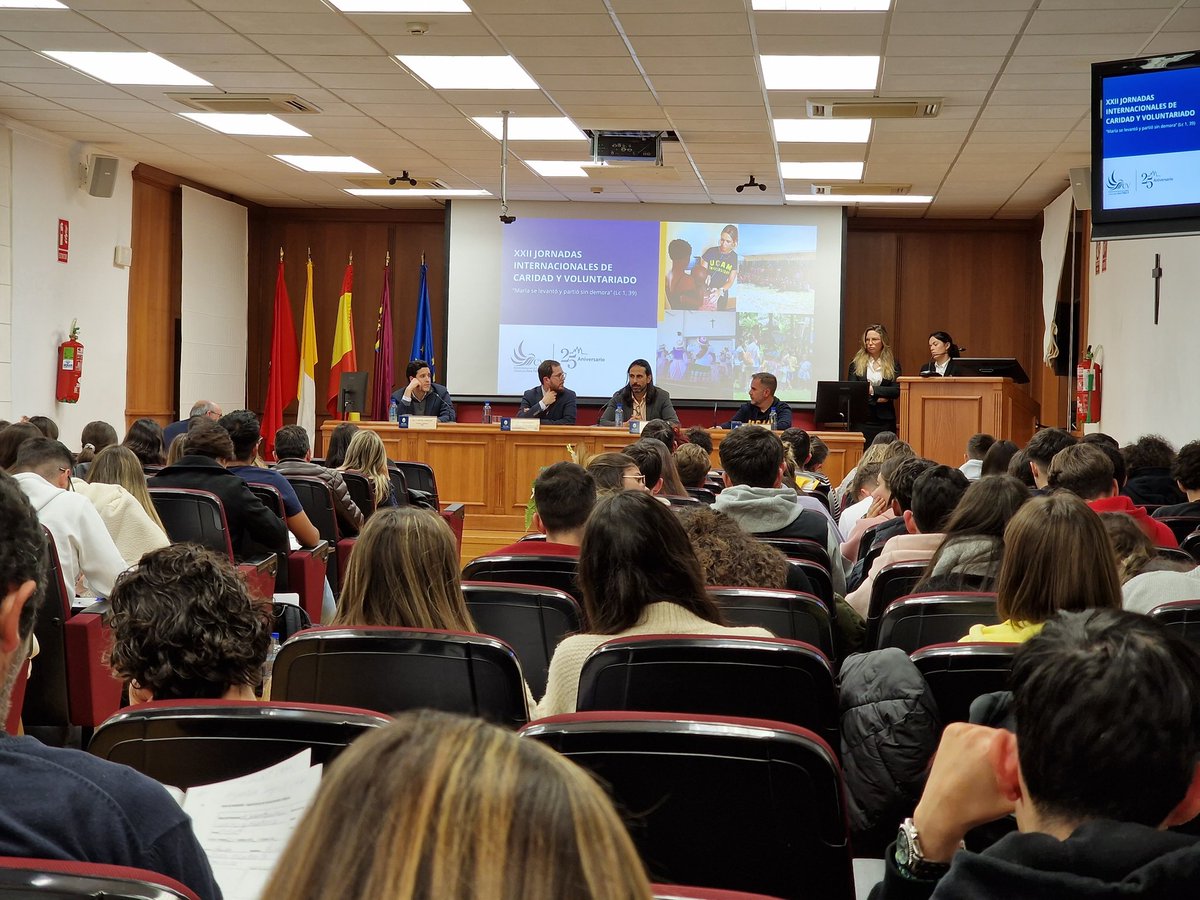 UCAM's tweet photo. 📸 Cirugía Solidaria, @WORLDPROJECTONG y @bomberosunidos han mostrado esta tarde su labor en las XXII Jornadas Internacionales de Caridad y Voluntariado https://t.co/cXsq32lfke
