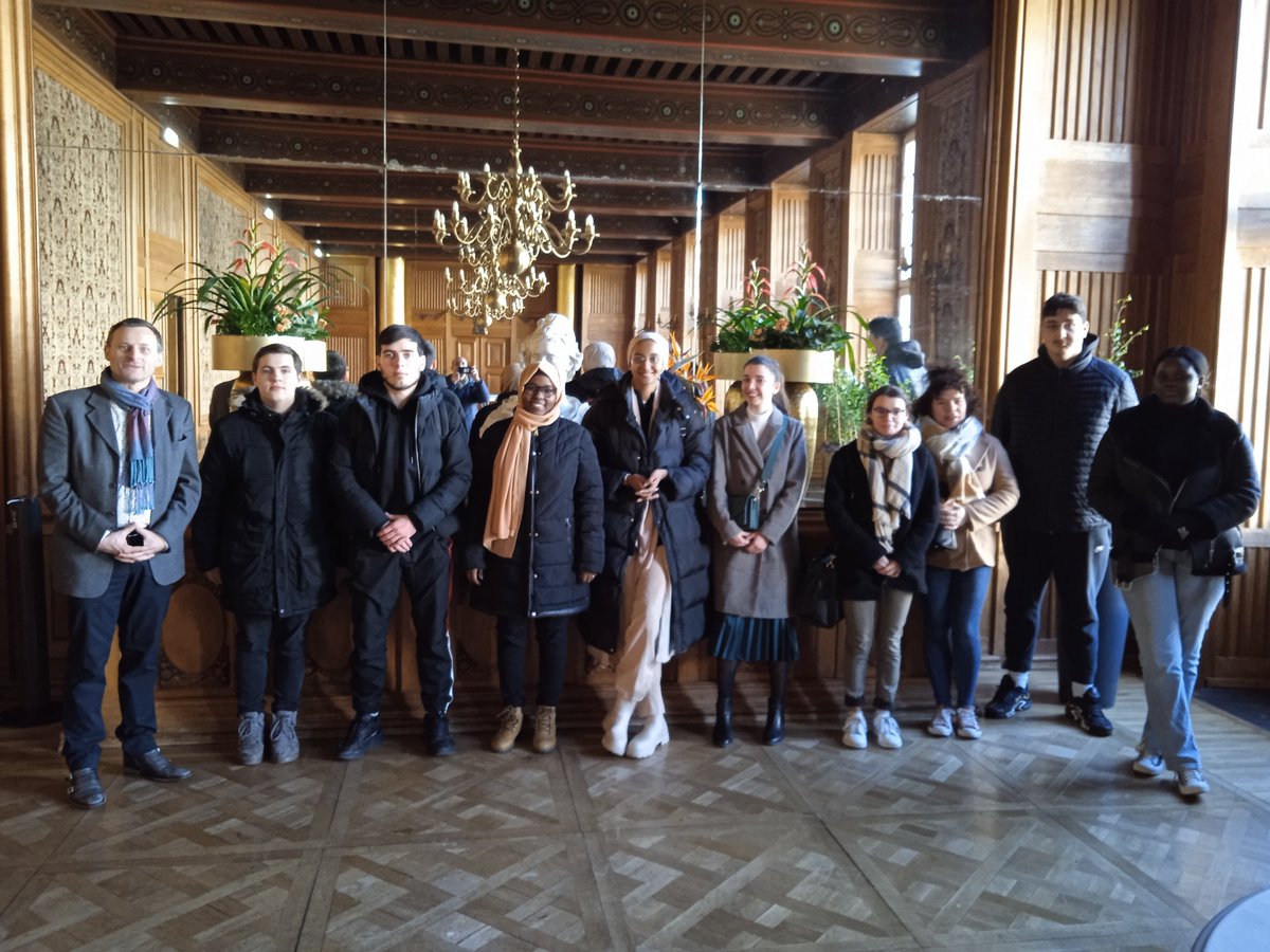 E2CNantes's tweet photo. La promo 127 #GrainesDePâtissier accueillie aujourd'hui à l'Hôtel de Ville par notre président, @hervefournier44.
Une tradition pour chaque nouvelle promo à l'#E2C #Nantes qui marque le début de leur parcours d'#insertionprofessionnelle et citoyenne ! https://t.co/G3GjxcVVhy