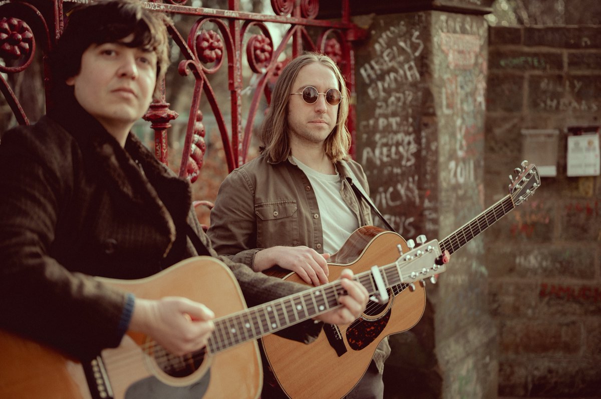 Lovely to welcome Mark Newnham and Tom Connor, who were starring as #JohnLennon and #PaulMcCartney in 'Two of Us!' at <a href="/RoyalCourtLiv/">Royal Court Liverpool</a>, to #StrawberryField.  They entertained visitors with a performance of 'Please Please Me', 'Two of Us' &amp; 'In My Life'.

📸 L1Photography.co.uk
