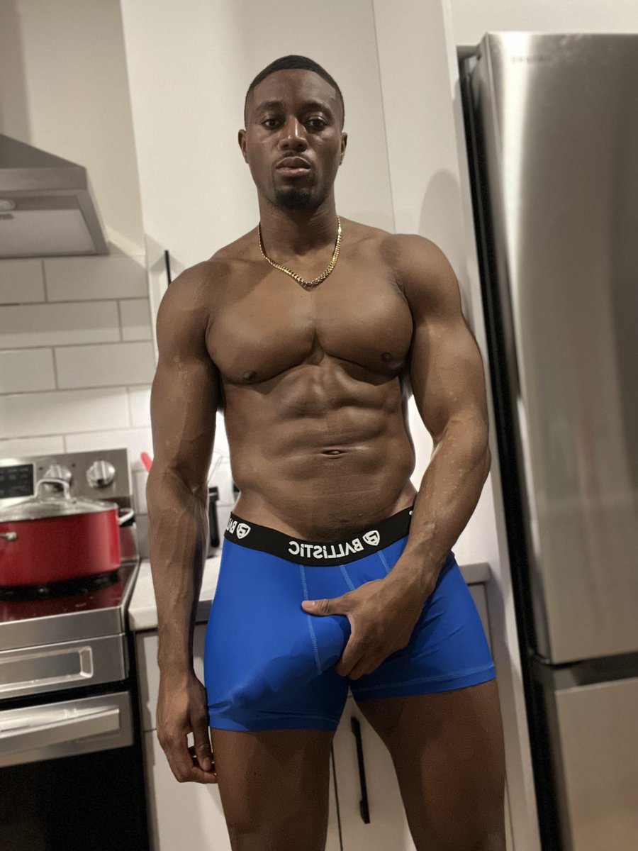 Jacketboy14's tweet photo. after my gym workout meet me in my room to ride my third leg #fitness 

https://t.co/mukfQahU77 https://t.co/zYKt8pqFRs