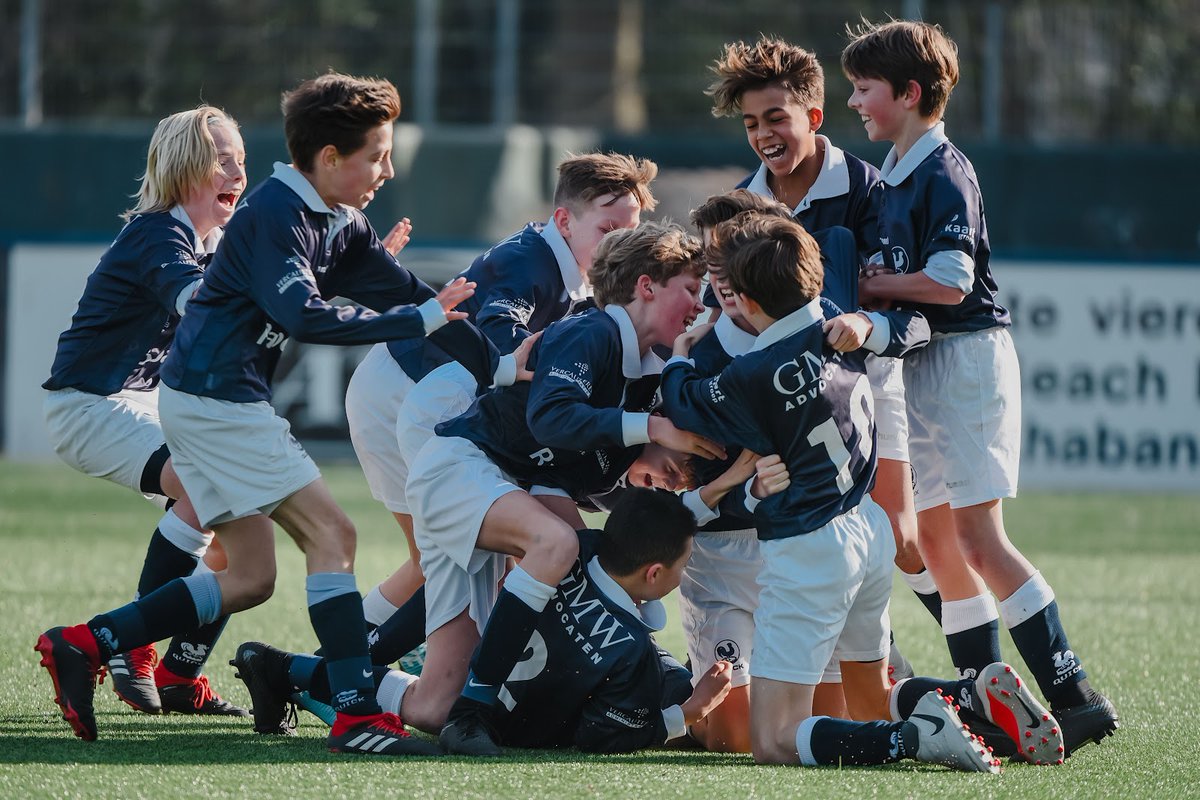 Quick is op zoek naar jeugdtrainers! 💪 
Krijg jij niet genoeg van voetballen en lijkt het je leuk om training te geven aan de kids? DM @quick_jeugdopleiding op Insta voor meer info!

#quick #denhaag #voetbal #cricket #voetbalclub #jeugdtrainers #wedstrijd #vrijwilligers