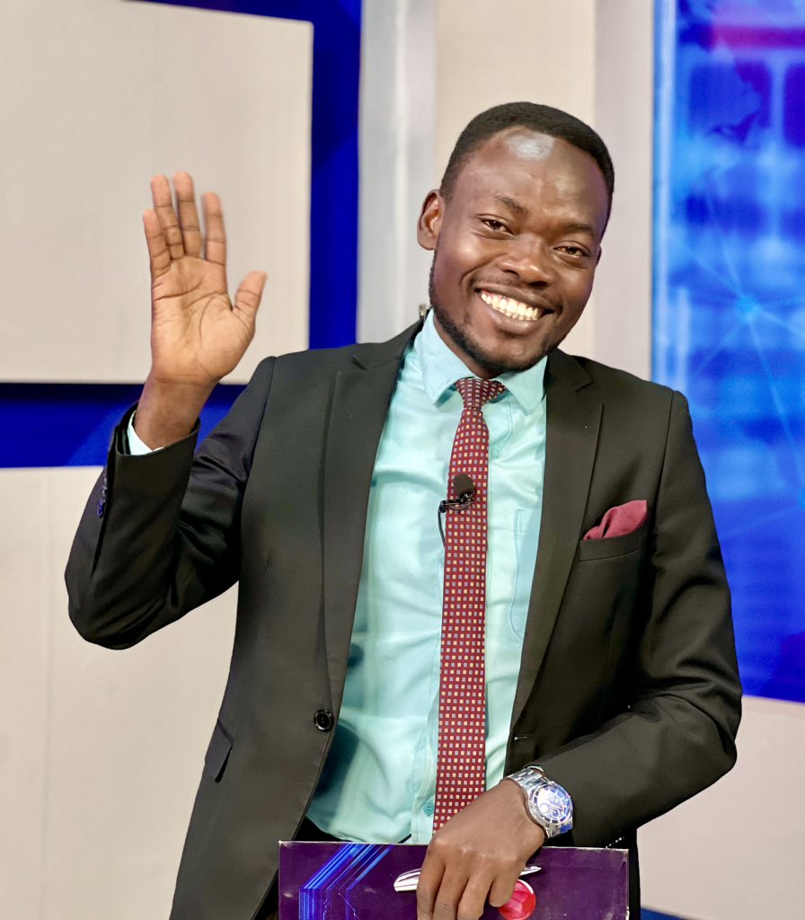 SaltTvUganda's tweet photo. ON AIR - #OmunnyoLive news with Farouq Ssesaazi https://t.co/d1GNf61vzc