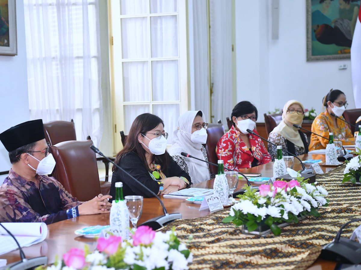 PikoloXY's tweet photo. *Terima Komnas Perempuan, Presiden Dukung Implementasi UU TPKS*

Presiden Joko Widodo menerima Komisi Nasional Anti Kekerasan Terhadap Perempuan (Komnas Perempuan) di Istana Kepresidenan Bogor, Kota Bogor, Provinsi Jawa Barat, Senin, 27 Februari 2023. https://t.co/J9QTKrAozx
