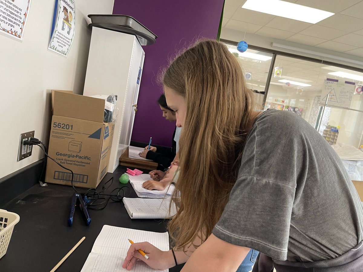 CeciGutierrez06's tweet photo. Ss exploring forms of heat transfer @llms https://t.co/osg3hhDGsp