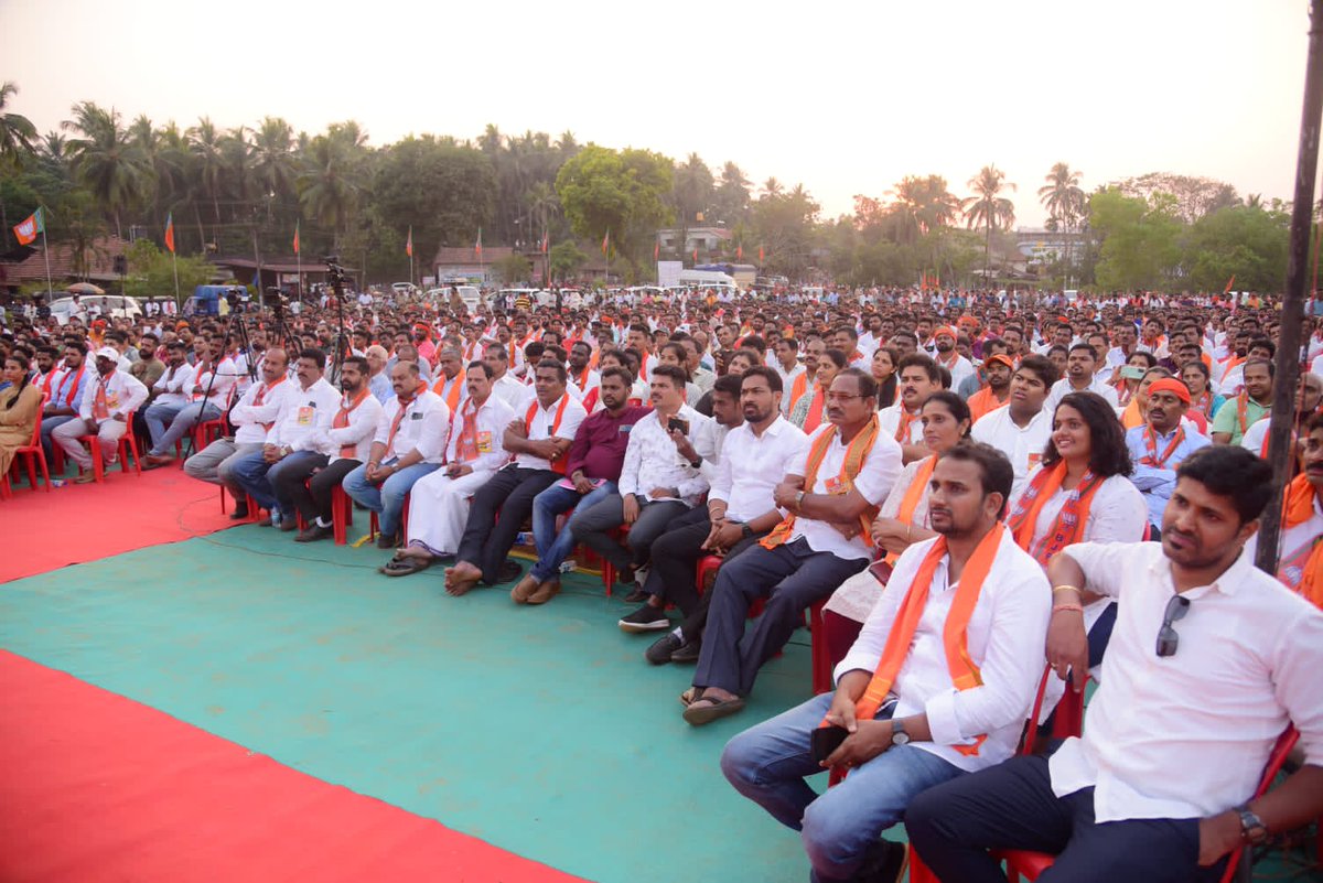 karkalasunil's tweet photo. 10 ಸಾವಿರಕ್ಕೂ ಹೆಚ್ಚು ಬೈಕ್ ಗಳ ಮೂಲಕ ಹೊಸ ದಾಖಲೆ ಸೃಷ್ಟಿಸಿದ ಕಾರ���ಕಳದ ಐತಿಹಾಸಿಕ ಬೈಕ್ ರ‍್ಯಾಲಿ.
ಸ್ವರ್ಣ ಕಾರ್ಕಳದ ಅಭಿವೃದ್ಧಿಗೆ ಅಭಿಮಾನ ತೋರಿದ ಕಾರ್ಕಳದ ಸಹಸ್ರ ಸಹಸ್ರ ಯುವ ಜನತೆ. #Karkala #bikerally https://t.co/gdB0EtSV7E