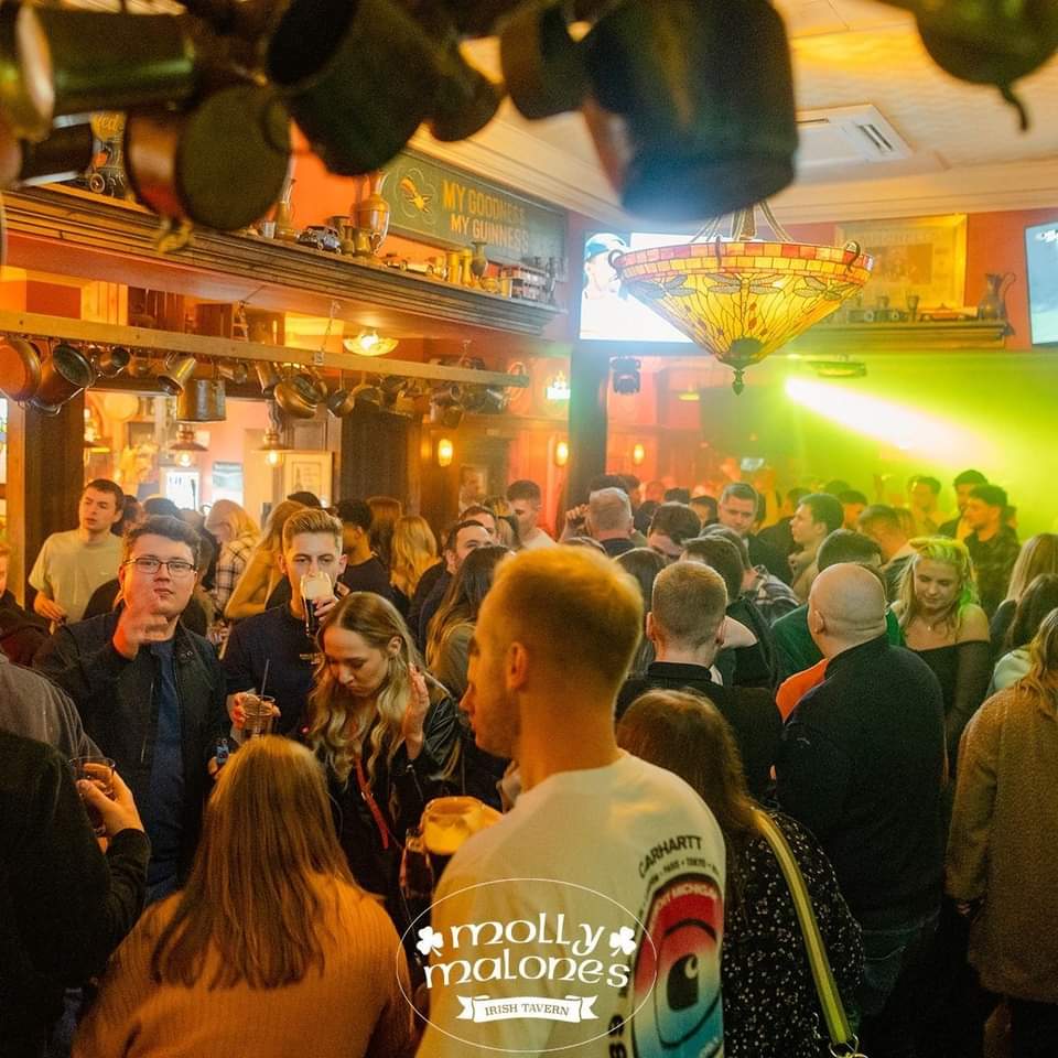 Are you wondering how to spend your Monday night?

Look no further than Molly's! We've got good drinks, good music &amp; good 'craic all night long 'til 4am. 🍀 

Don't forget if you're a student or work in the industry we've got over 15 different drinks on offer for only £2.95. 🍺