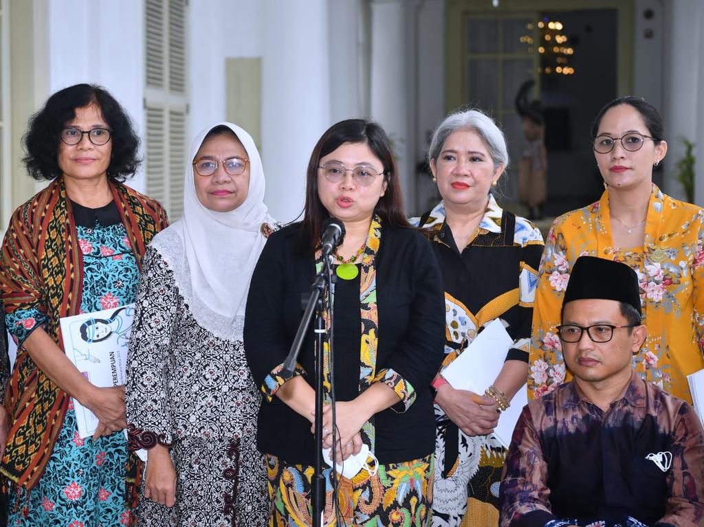 PikoloXY's tweet photo. ..termasuk untuk melakukan perubahan Peraturan Presiden baik itu terkait dengan struktur Komnas Perempuan, maupun berbagai kemungkinan-kemungkinan untuk memperkuat kesejahteraan staf-staf Komnas Perempuan," tandasnya. https://t.co/BwPBm6JTTc
