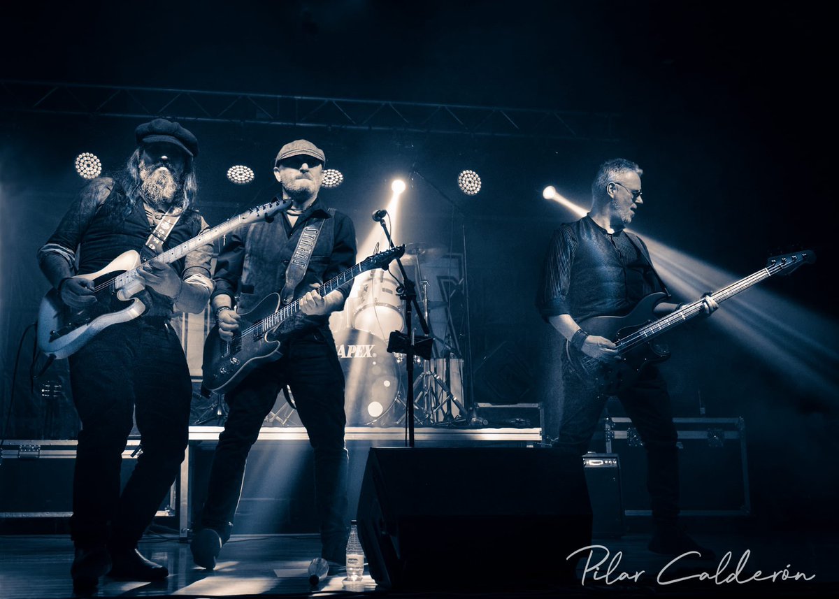 El pasado viernes actuamos en en la primera edición del festival Cebreros Suena.

#stafas #teechodemenos #temanuevo #plataformasdigitales  #rock