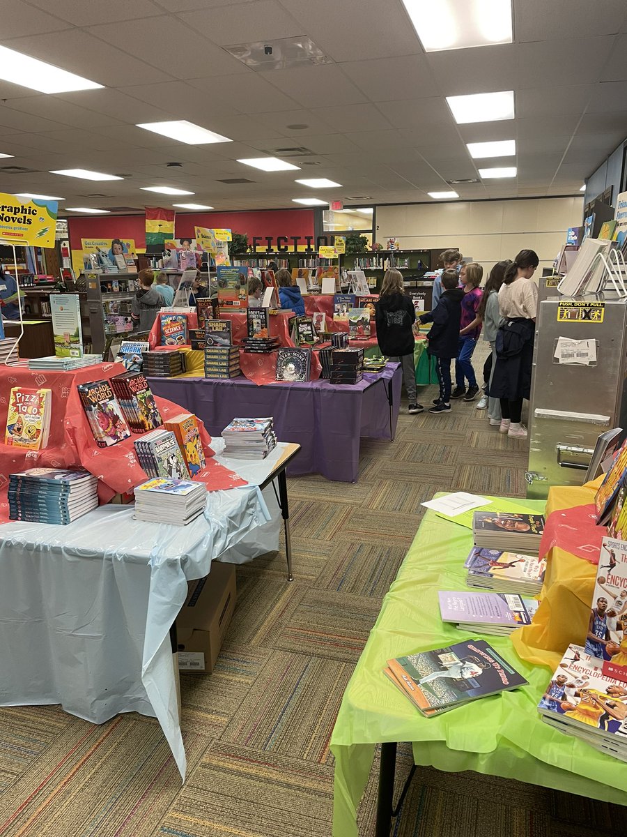 LsteeleLori's tweet photo. Day 1 of Book Fair! #itsworthit #wohillshawkeyes https://t.co/tALJieZEEk
