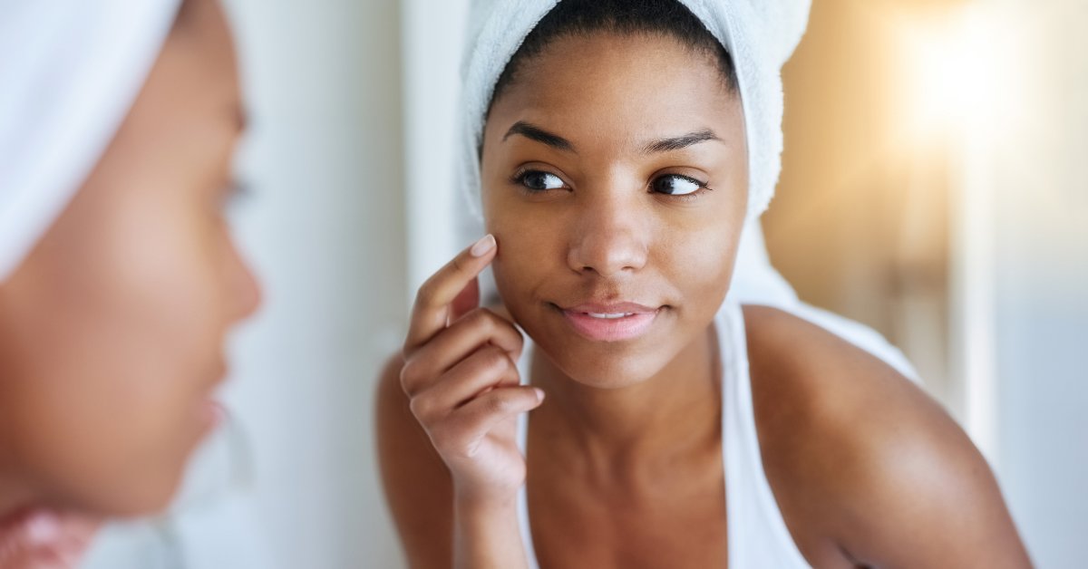 Elements_RVC's tweet image. An extensive skincare routine doesn’t mean it will guarantee glowing skin. Instead, consider going back to the basics with a simplified routine. Here’s what you need to know:  bit.ly/3XQY5yA