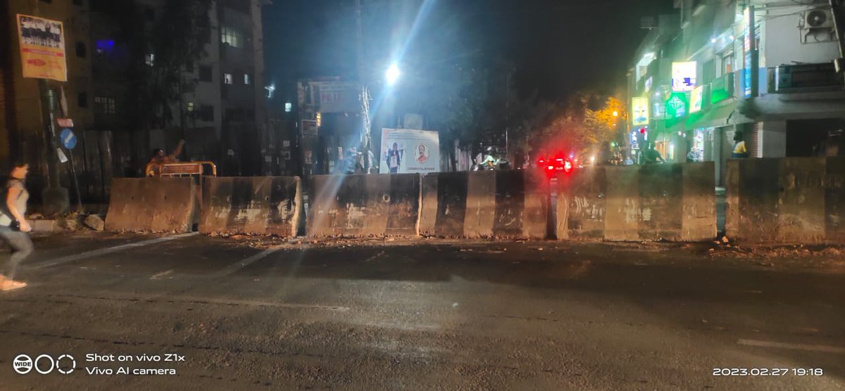 AECS_Layout's tweet image. To the residents of AECS Layout, 

Junction between AECS Layout &amp;amp; BEML layout is closed.

Now the U turn will be at 

1) Front of Big Bazaar (towards Kundalahalli gate from BEML layout)

2) Front of Udupi Restaurant (towards Brookfield Mall from Kundalahalli gate)