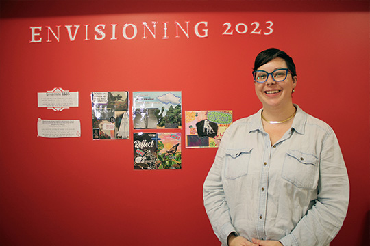 UH_SocialWork's tweet photo. GCSW first-year student Frances Fisher aims to provide students with the opportunity for creativity and self-expression through Envisioning 2023, a vision board display. 
Learn more: https://t.co/oSJo9C0q3E https://t.co/AksmXZNxX0