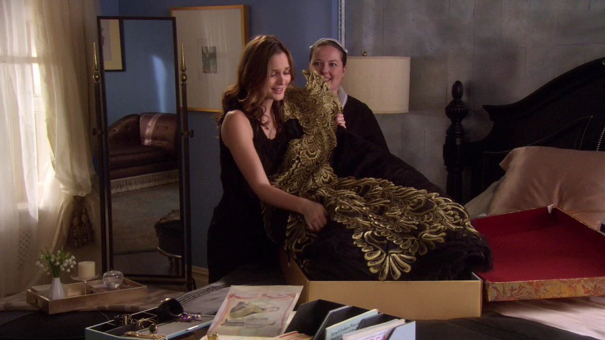 hqchair's tweet photo. when chuck knows blair so well that he can predict exactly what she wants before she can tell anyone https://t.co/tkrakM5mbP