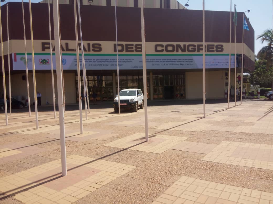 AgenceIman's tweet photo. #FRADD-9èmeSession
Le branding est une de nos spécialités à Agence IMAN, retrouvez en images le branding réalisé au Centre International de Conférence Mahatma Gandhi et au Palais des Congrès de Niamey pour la 9ème session du Forum Régional Africain sur le Développement Durable https://t.co/5oXkZ6zrwU