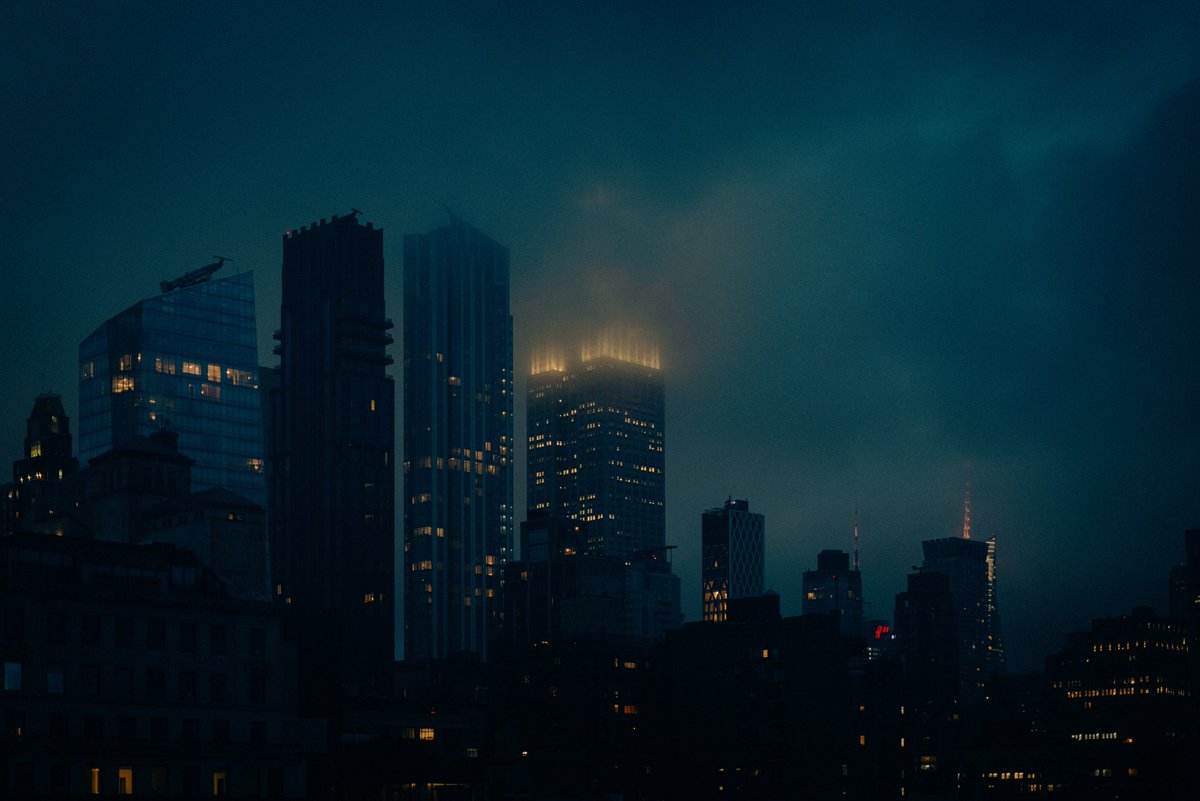 tyron_shi's tweet image. neon future