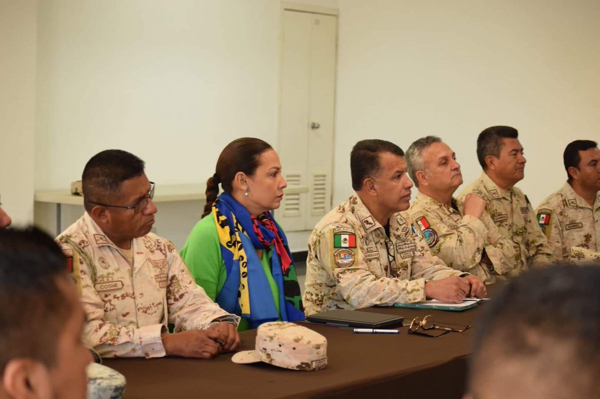 nmaspiedrasneg's tweet photo. Reunión de #Seguridad @villarreal_sonia titular @SSPCOAH Gral. Mondragón Comandante de la  47/va. Zona Militar; Inspector Gral. Noguez Coordinador Regional @GN_MÉXICO_ Mandos de Coordinación Policial #RegiónNorte #TrabajoCoordinado por la #Seguridad de #Coahuila https://t.co/gjSpW2dHsz