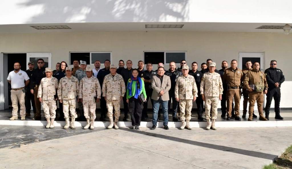 nmaspiedrasneg's tweet photo. Reunión de #Seguridad @villarreal_sonia titular @SSPCOAH Gral. Mondragón Comandante de la  47/va. Zona Militar; Inspector Gral. Noguez Coordinador Regional @GN_MÉXICO_ Mandos de Coordinación Policial #RegiónNorte #TrabajoCoordinado por la #Seguridad de #Coahuila https://t.co/gjSpW2dHsz
