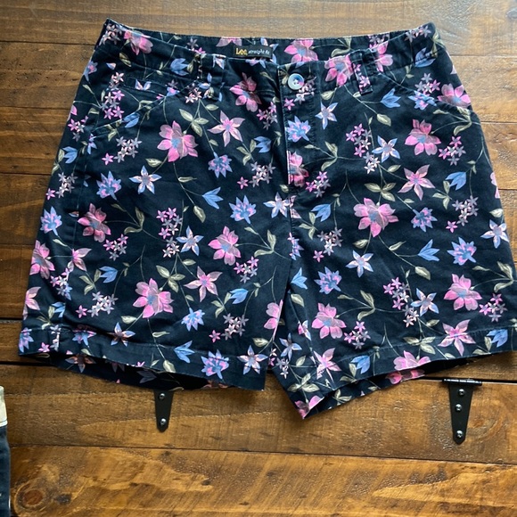 NYTOUK's tweet photo. So good I had to share! Check out all the items I'm loving on @Poshmarkapp #poshmark #fashion #style #shopmycloset #lizclaiborne #faherty #lee: https://t.co/wbGQxFoC1k https://t.co/XWsRhjKni2
