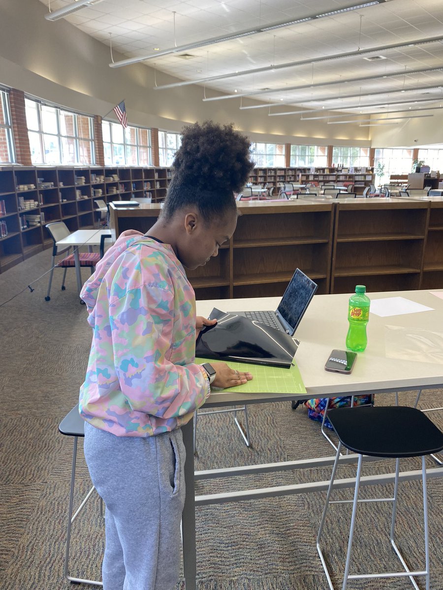 rchlmc's tweet image. I have classes in the MC today learning how to use the new school Cricut for multimedia collage projects for Mr. Duncan! They learned how to use the design software on both their school Chromebooks and phones. @SGHSStorm @SGHSScience #GCSlibrariesengage