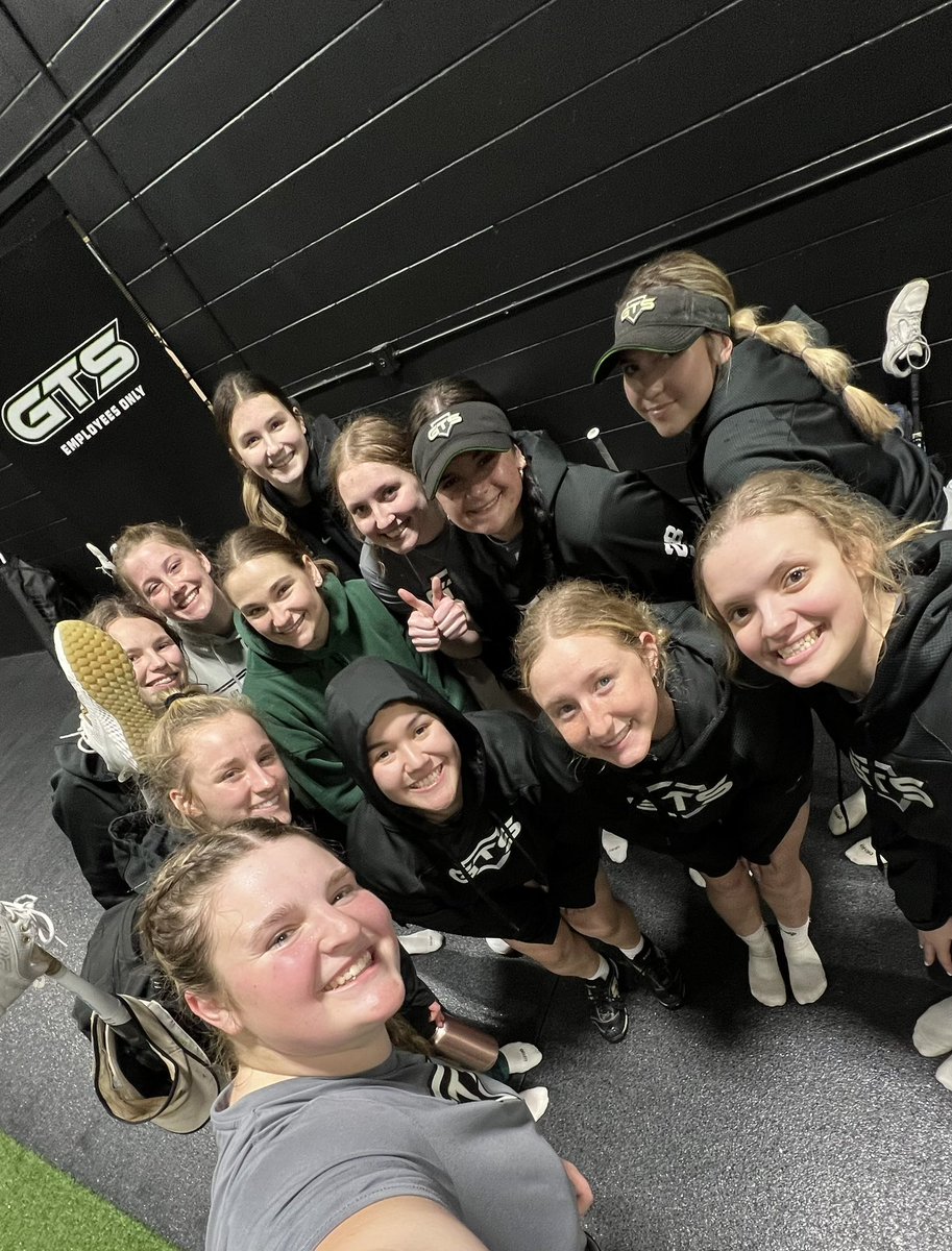 MadisonHarvey24's tweet photo. Last team practice last night @GTSBBSB! High school season starts today @SoftballMchenry! #teamgts https://t.co/OmnJd8VLBS
