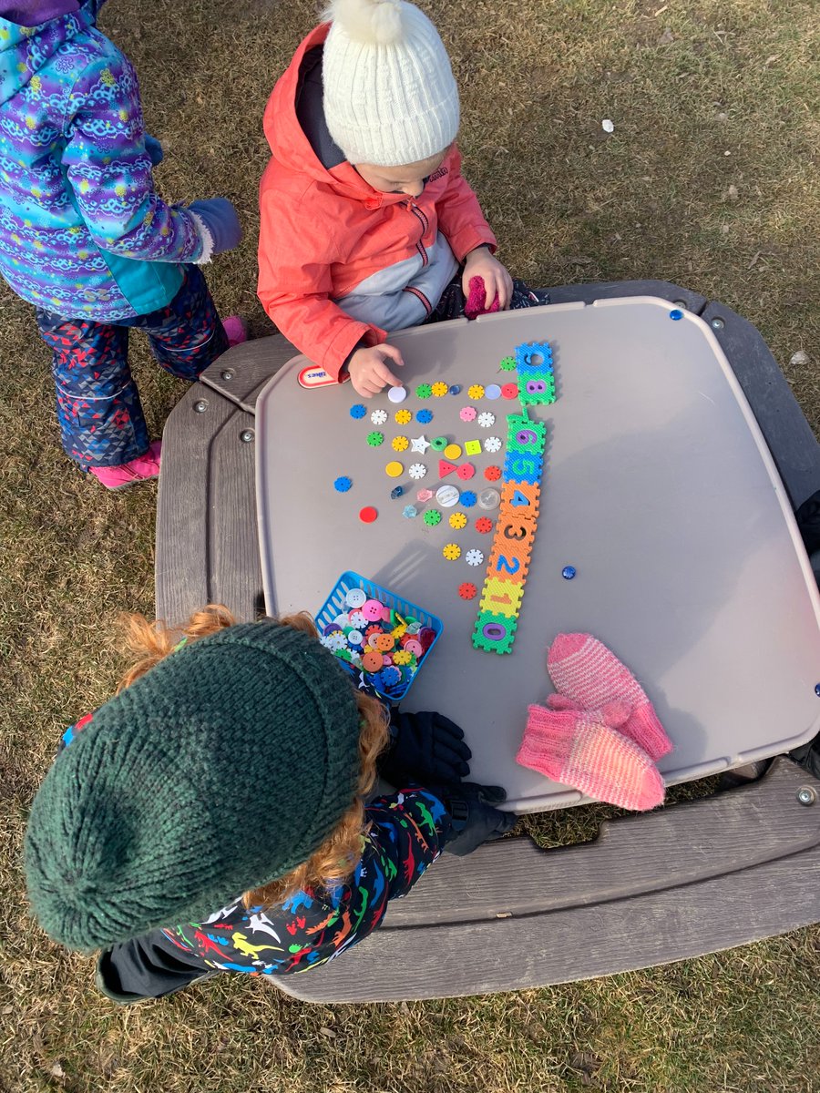 I absolutely loved my time in the Kindergarten classrooms at <a href="/stringerbees/">Arthur Stringer PS</a> 😁Here is one outdoor play-based activity that students loved!💙Students were able to use manipulatives to represent numbers 1-10 and communicate their thinking to their classmates🧩🔢 @EY_uwindsor