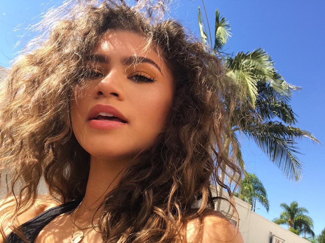Zendaya has reportedly re-negotiated her deal for Euphoria and will now be paid nearly $1M per episode. 🤑
