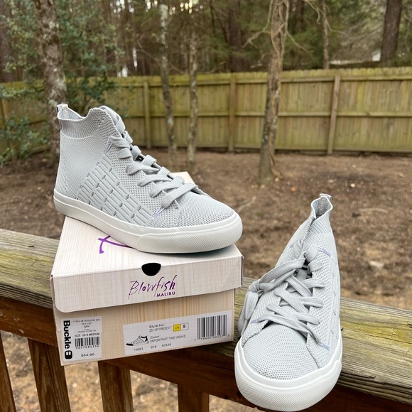 VBanksDesigns's tweet image. So good I had to share! Check out all the items I'm loving on @Poshmarkapp #poshmark #fashion #style #shopmycloset #blowfish #pajar #viaspiga: posh.mk/jg6G9YcrLxb