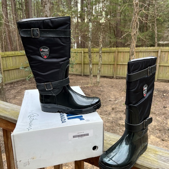 VBanksDesigns's tweet image. So good I had to share! Check out all the items I'm loving on @Poshmarkapp #poshmark #fashion #style #shopmycloset #blowfish #pajar #viaspiga: posh.mk/jg6G9YcrLxb