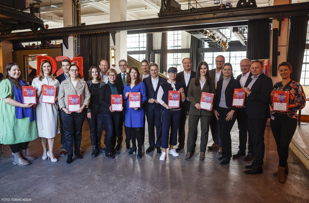 Impressionen des heutigen Fachkongresses Digitale Gesellschaft #d21talk #d21index mit spannenden Impulsen u.a. von <a href="/annachristmann/">Anna Christmann</a>. Dabei im Fokus: Resilienz, Kompetenzaufbau &amp; digitale Bildung. Wichtiger Reminder, wie vielfältig die Herausforderungen der #Digitalisierung sind.💪