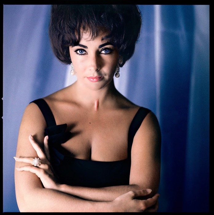 “No creo que el presidente Bush este haciendo algo sobre el Sida. De hecho, no estoy segura de que sepa deletrear Sida”.
Elizabeth Taylor