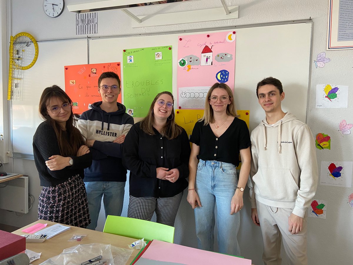 Bien dormir à l’adolescence ! Intervention du service sanitaire de <a href="/UnivPoitiers/">Université de Poitiers</a> médecine et pharmacie. Des échanges riches avec nos élèves de 6ème ! @collegealambert 
<a href="/acpoitiers/">Académie de Poitiers</a> @AllegreSabrina 
<a href="/BndicteRobert/">Bénédicte Robert</a> 
<a href="/virginie_laval/">Virginie LAVAL</a>