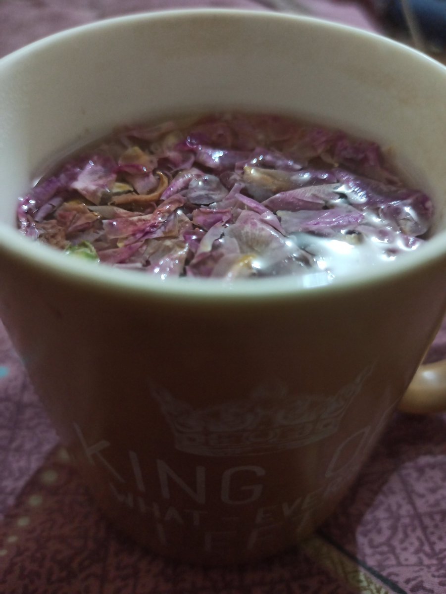 alukka_s's tweet image. *Sips Rose tea*
#rose #rosetea #tealover
